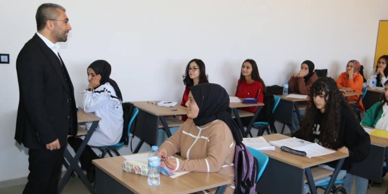 Edremit Belediyesi 4 Bin 400 Öğrencinin Yks Ücretini Ödedi