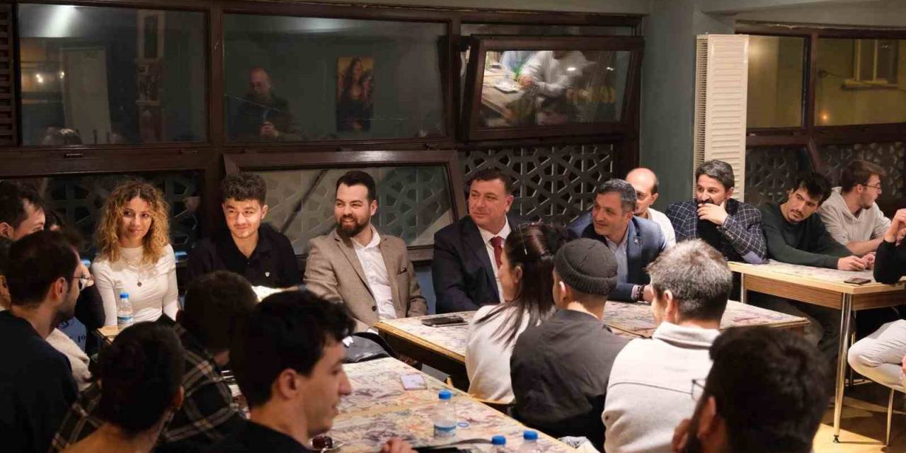 Özkan Alp Üniversiteli Gençlerle Buluştu