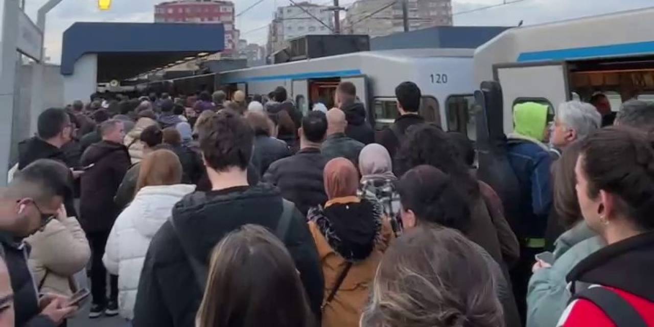 İstanbul’da Metro Bozuldu, Vatandaşlar Yolda Kaldı