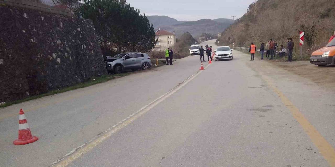 İstinat Duvarına Çarpan Sürücü Aracında Ölü Bulundu
