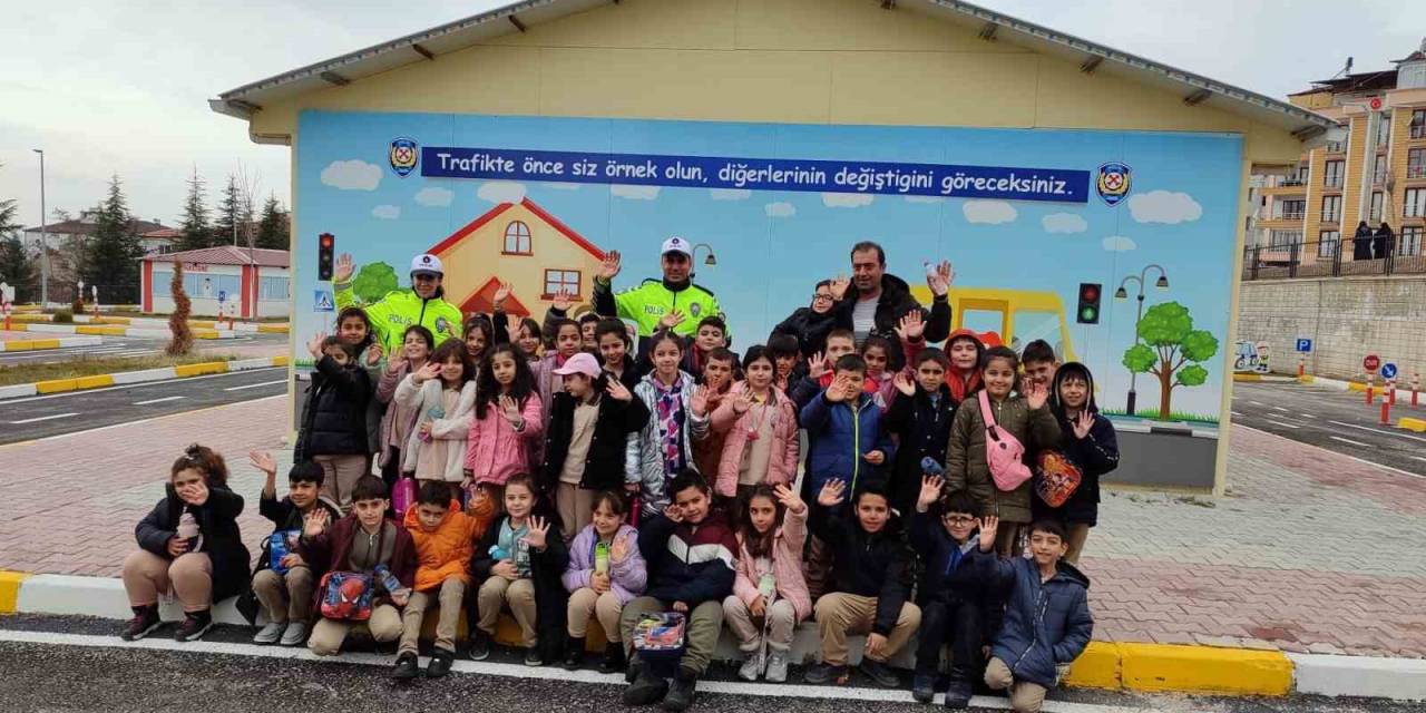 Elazığ’da Öğrencilere Trafik Kuralları Anlatıldı