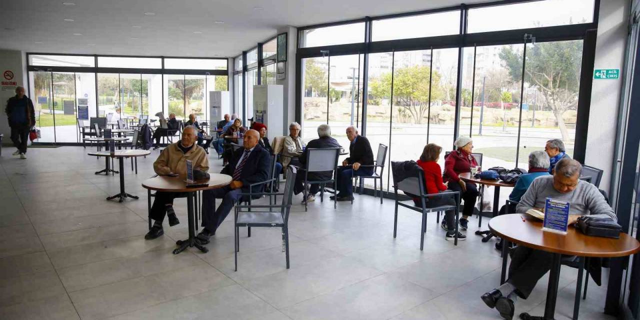 Antalya’da Emeklilerin Vazgeçilmezi ’emekliler Kahvesi’