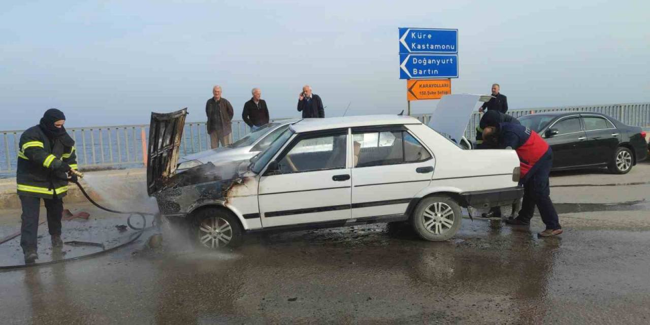 Seyir Halinde Alevlere Teslim Olan Tofaş Kullanılmaz Hale Geldi