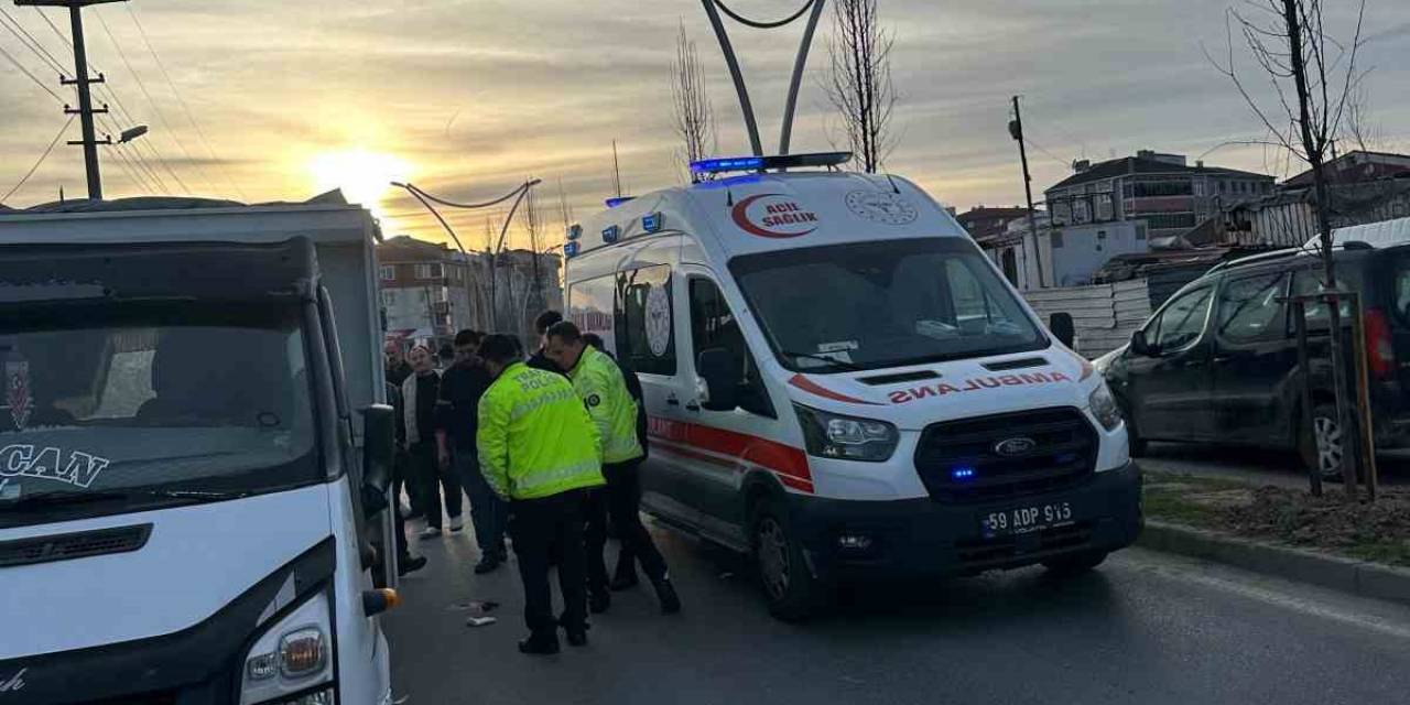 Kamyonete Çarpan Motosikletin Sürücüsü Ağır Yaralandı