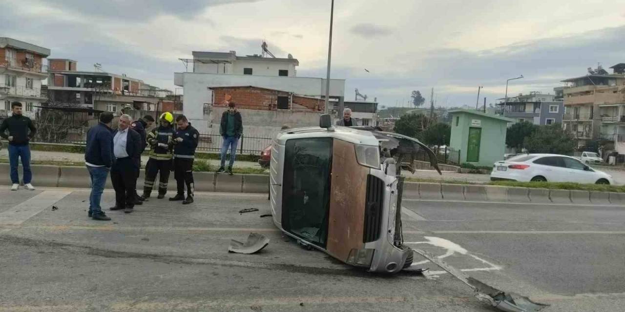 Sürücüsünün Direksiyon Hakimiyetini Kaybettiği Araç Yan Yattı