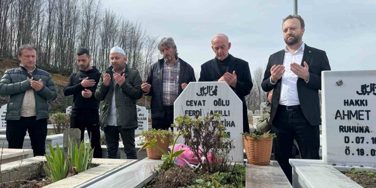 Gazeteci Ferdi Akıllı Mezarı Başında Anıldı