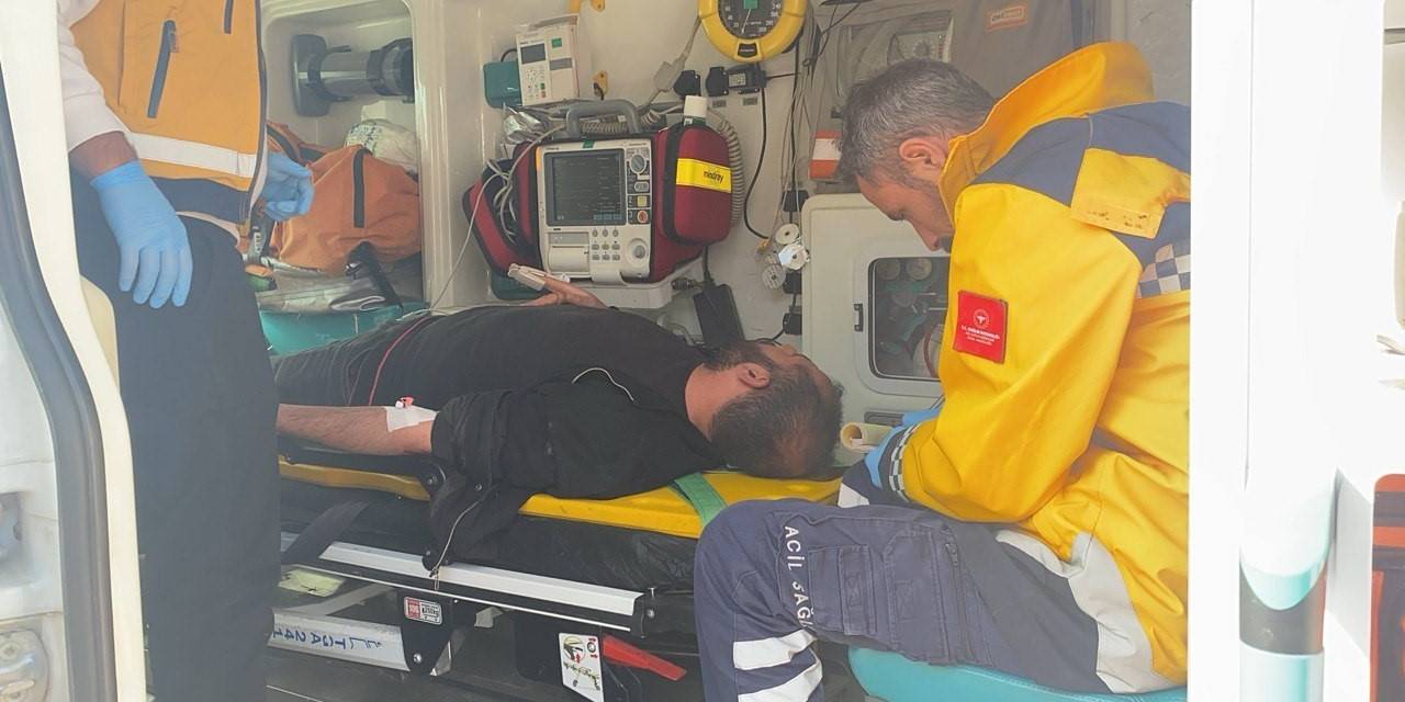 Motosiklet İle Kamyonet Çarpıştı: 1 Yaralı