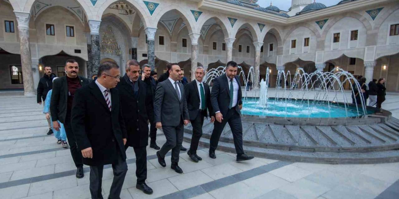 Bakan Kacır’dan Şahinbey’in Devasa Eserlerine Tam Not