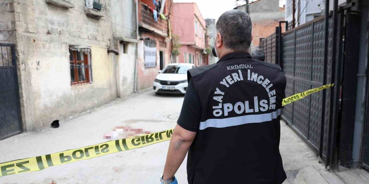 Uyuşturucu Kullandığını Öne Sürdüğü Kızını Bıçakla Ağır Yaraladı