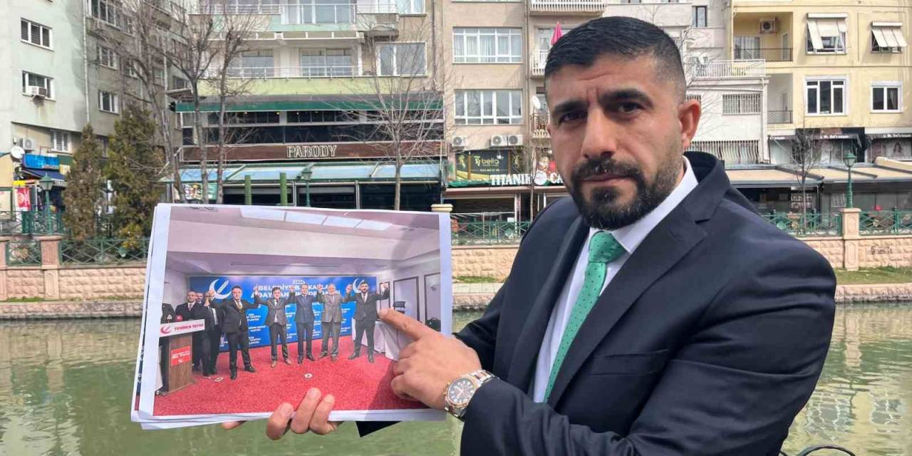 Kendisinden Habersiz Başka Bir Aday Gösterildi, Yaklaşık 250 Kişi İle Partisinden İstifa Etti