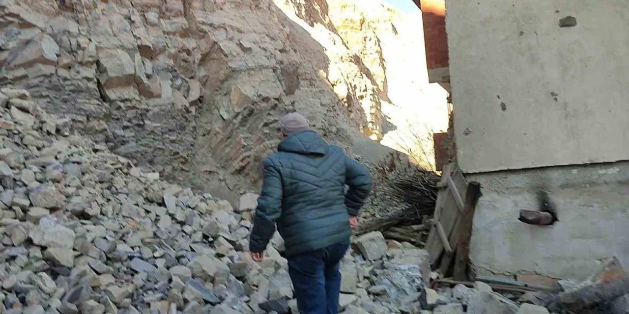 Uzundere’de Göçük Sonrası Afad Tarafından İnceleme Başlatıldı