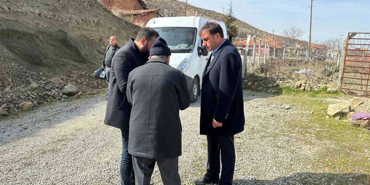 Sungurlu Belediyesi İhtiyaç Sahiplerine Gıda Kolisi Dağıtıyor