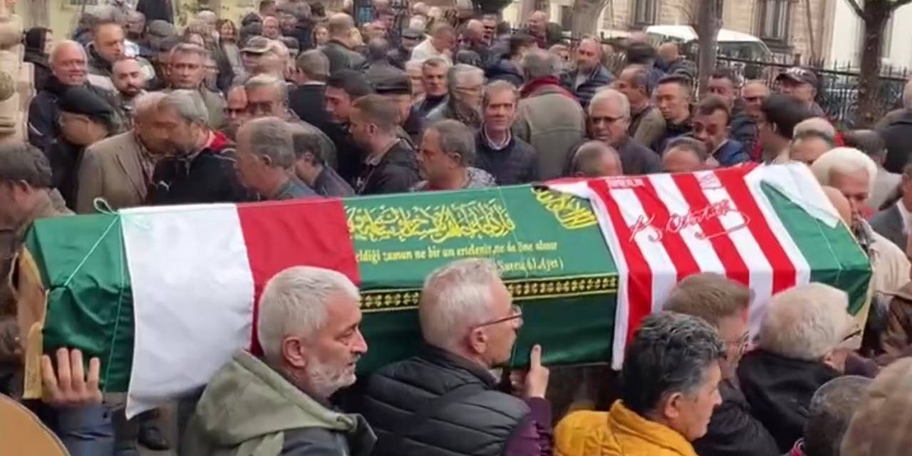 Ayvalık’ta Efsane Şef Ergün Tekincan’a Gözyaşlarıyla Veda Edildi