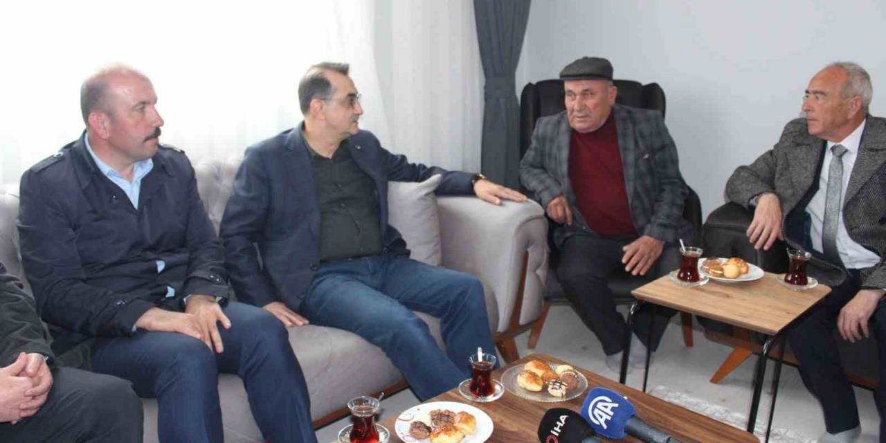 Fatih Dönmez, Seyitgazi’de Doğalgaz Kullanan İlk Haneyi Ziyaret Etti