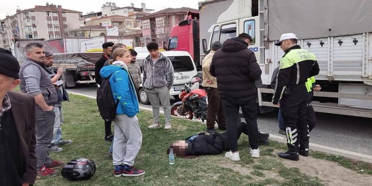 Motosiklet Yayaya Çarptı: 2 Yaralı