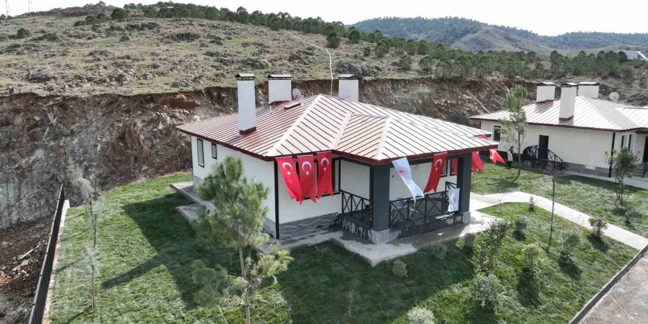 Bakan Özhaseki: "şehit Ailesinin Evini 1 Ayda Teslim Ettik”