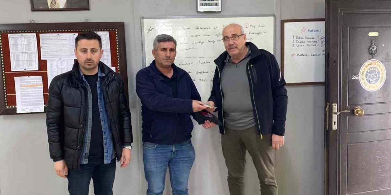 Minibüste Unutulan Cüzdanı Sahibine Ulaştırdı