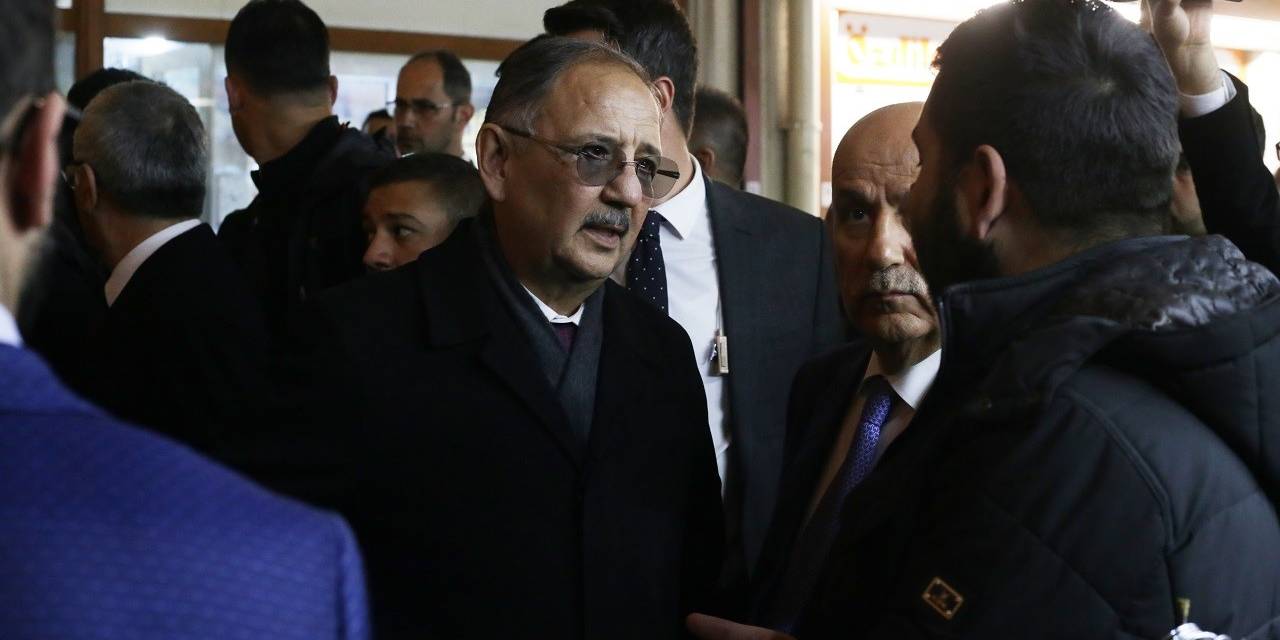 Bakan Özhaseki: "Gelecek Senenin Ortalarına Kadar Bütün Hak Sahiplerinin Konutlarını Bitireceğiz"