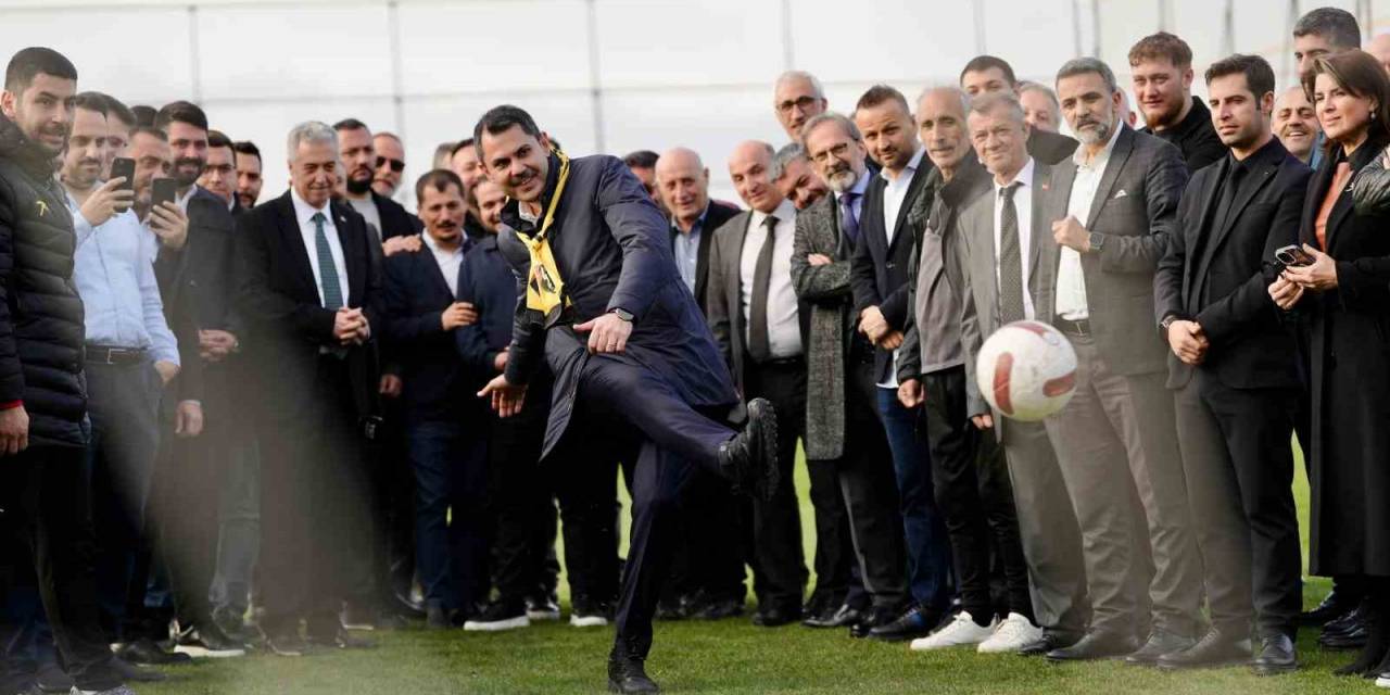 İstanbulspor Kulübü’nü Ziyaret Eden Murat Kurum: “İstanbul Sporun Baş Şehri Olacak”