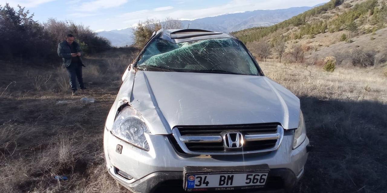 Tarlaya Uçan Cipteki 3 Kişi Yaralandı