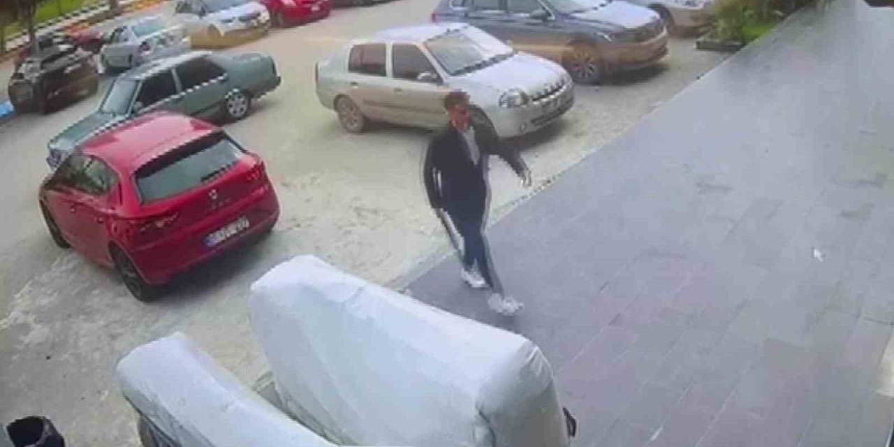 Kıskançlık Krizine Girdi, Eski Karısını İş Yerinde Vurdu