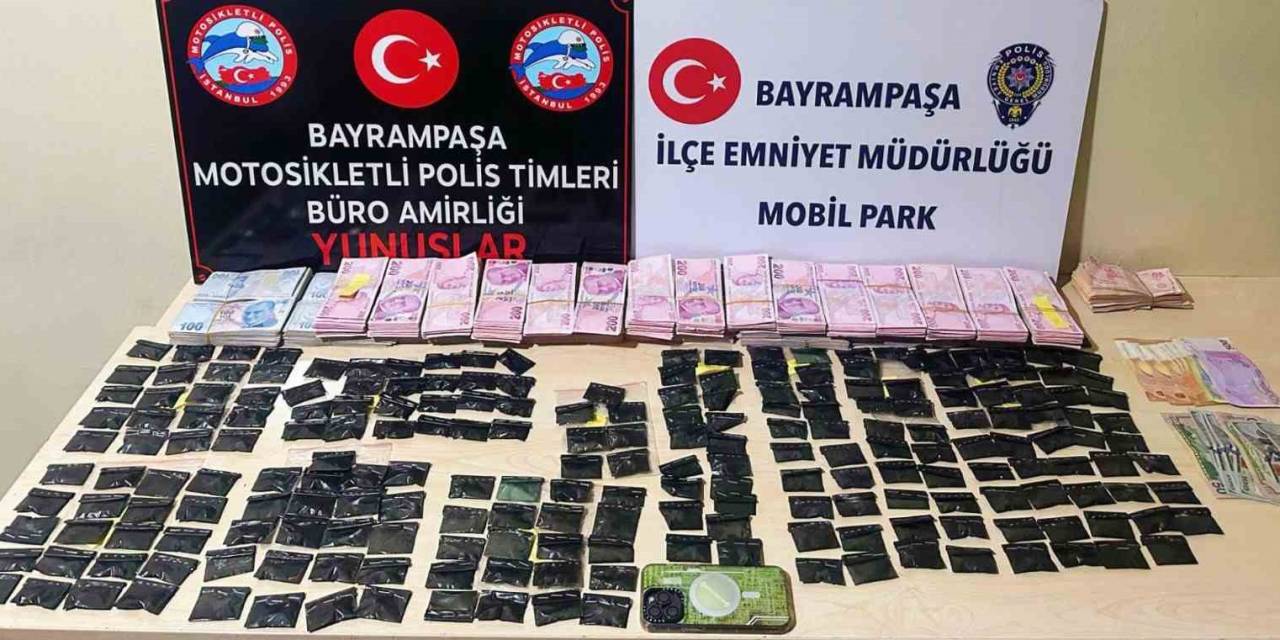 Bayrampaşa’da Şüpheli Araçtan Çok Sayıda Uyuşturucu Madde Ve Yüklü Miktarda Para Çıktı