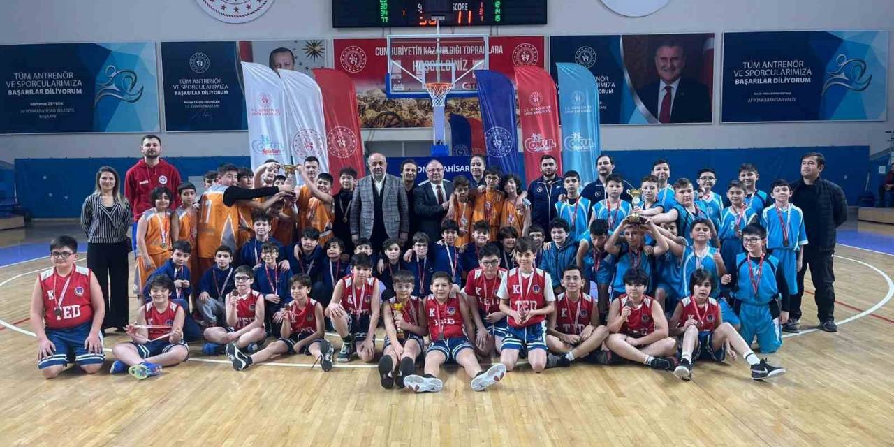 Afyonkarahisar’da Okul Sporları Küçükler Basketbol Müsabakaları Tamamlandı