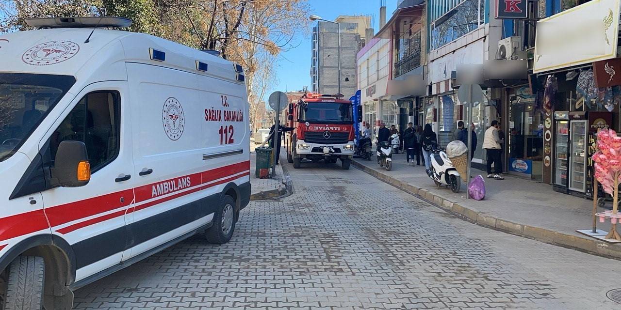 İş Yeri Yangınında 2 Kişi Yaralandı