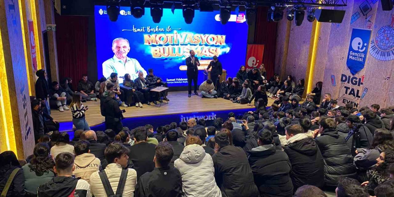 Ümraniye Belediye Başkanı İsmet Yıldırım Gençlerin Sorularını Yanıtladı