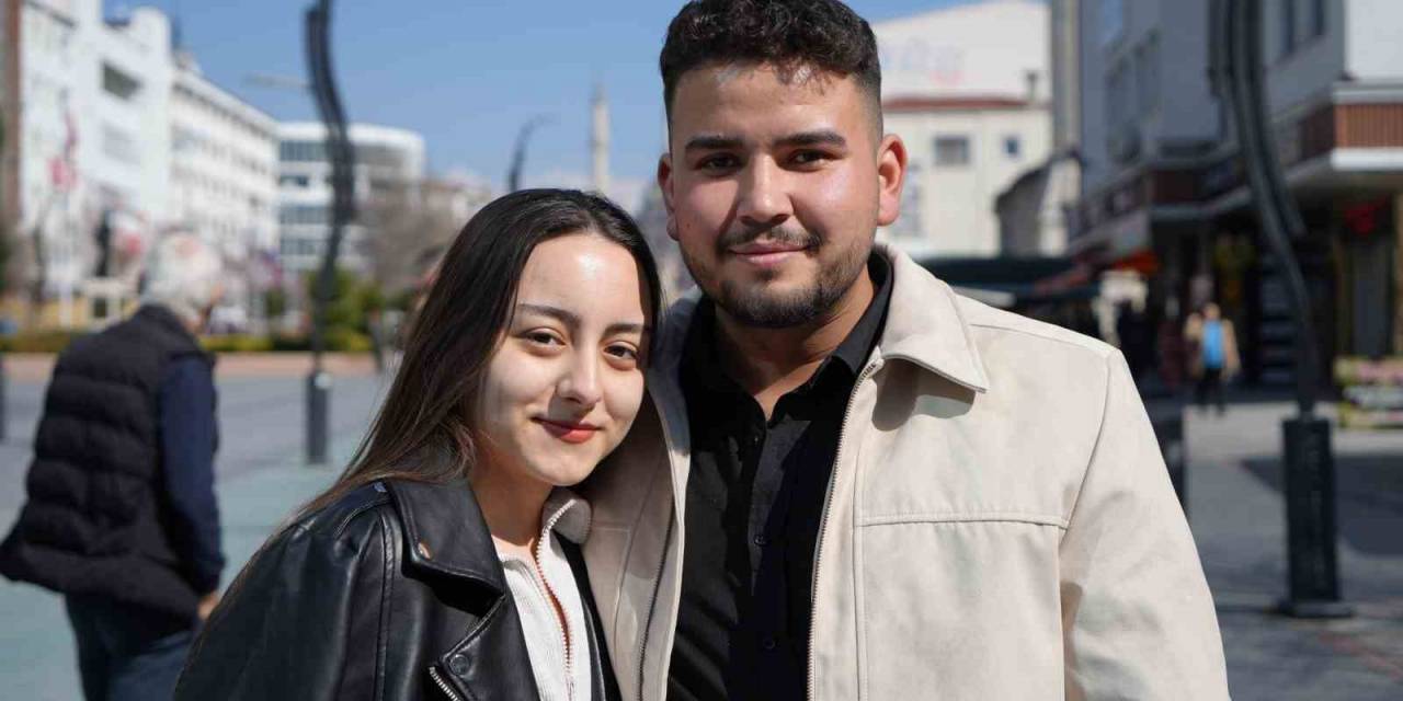 Futbol Maçında Evlilik Teklifi