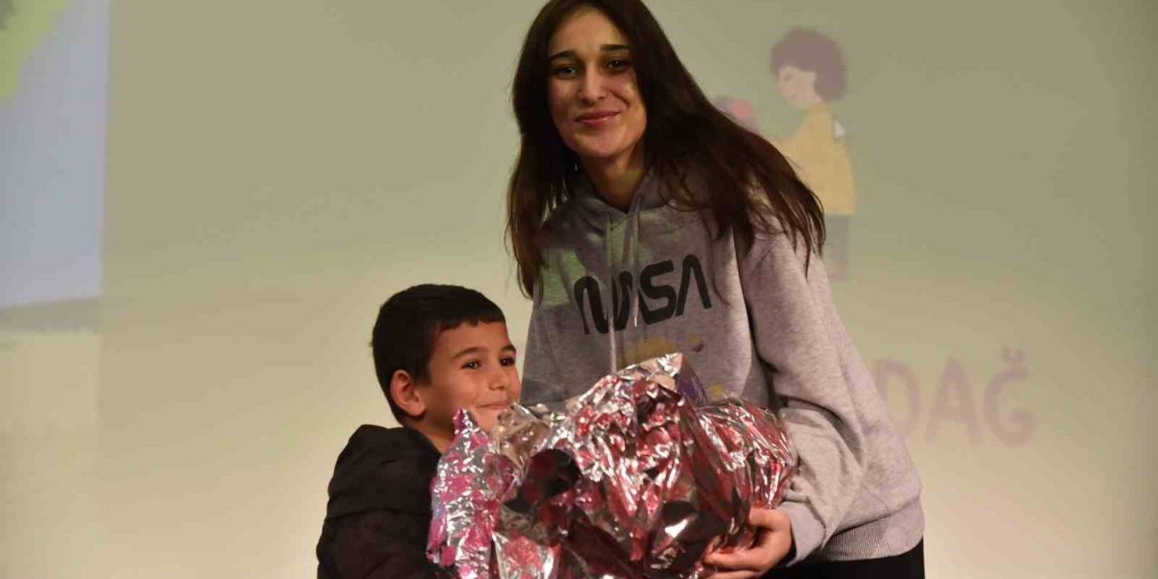 Dilek Ağacı Projesi İle Öğrenciler Arasında Paylaşma Duygusu Gelişiyor