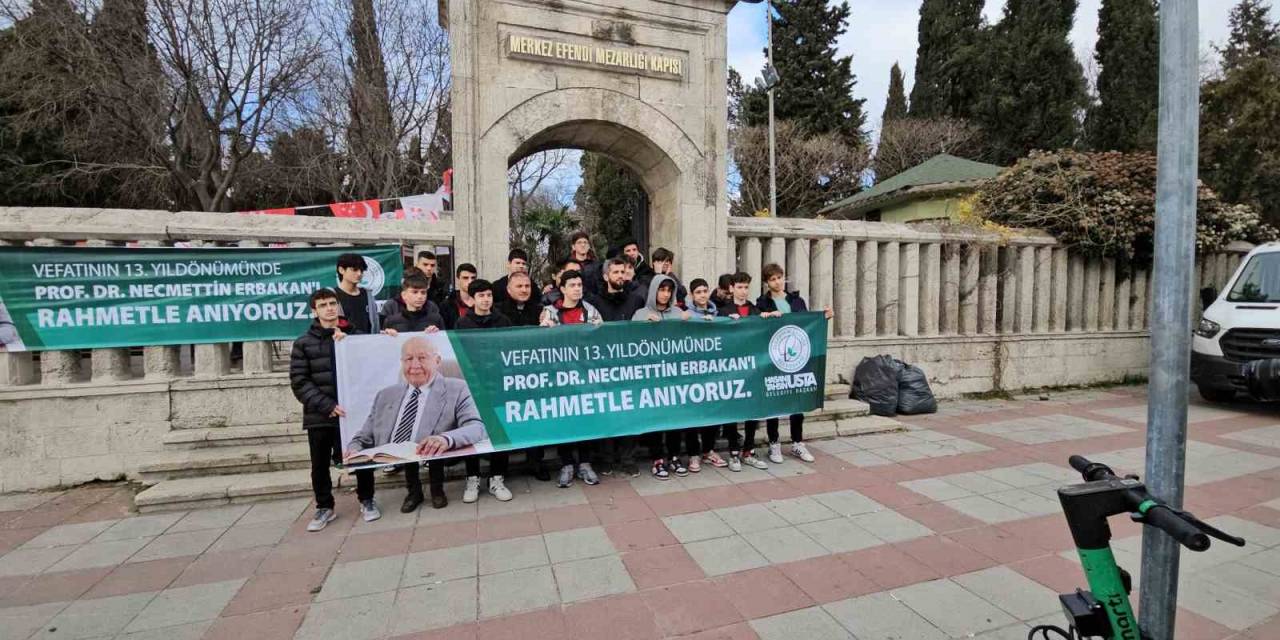 Gaziosmanpaşalı Öğrenciler Eski Başbakanlardan Necmettin Erbakan’ı Kabri Başında Andı