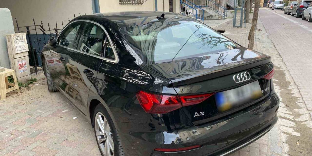 Trafikte Seyir Halindeyken Sunroof’da Öpüşen Şahıslara Para Cezası Kesildi