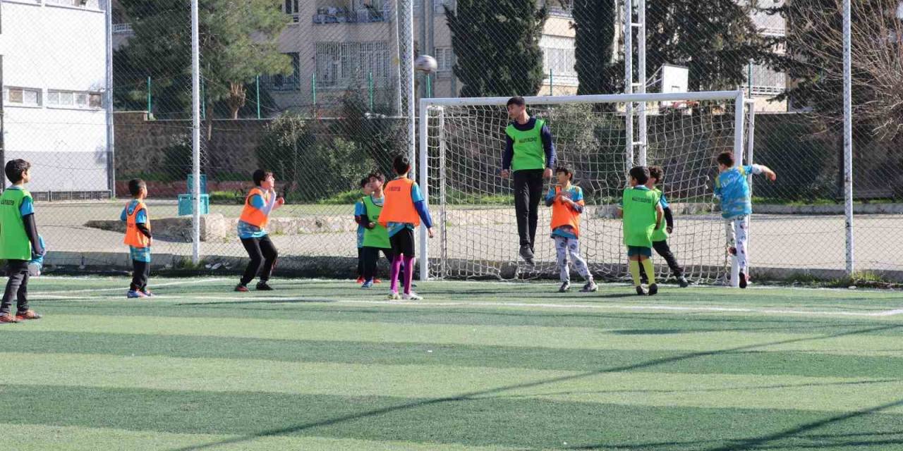 Haliliye Belediyesi Futbol Okulu Miniklerin Adresi Oldu