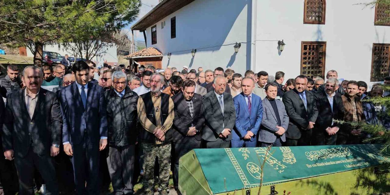 İstinat Duvarına Çarpan Cipte Hayatını Kaybeden Sürücü Son Yolculuğuna Uğurlandı