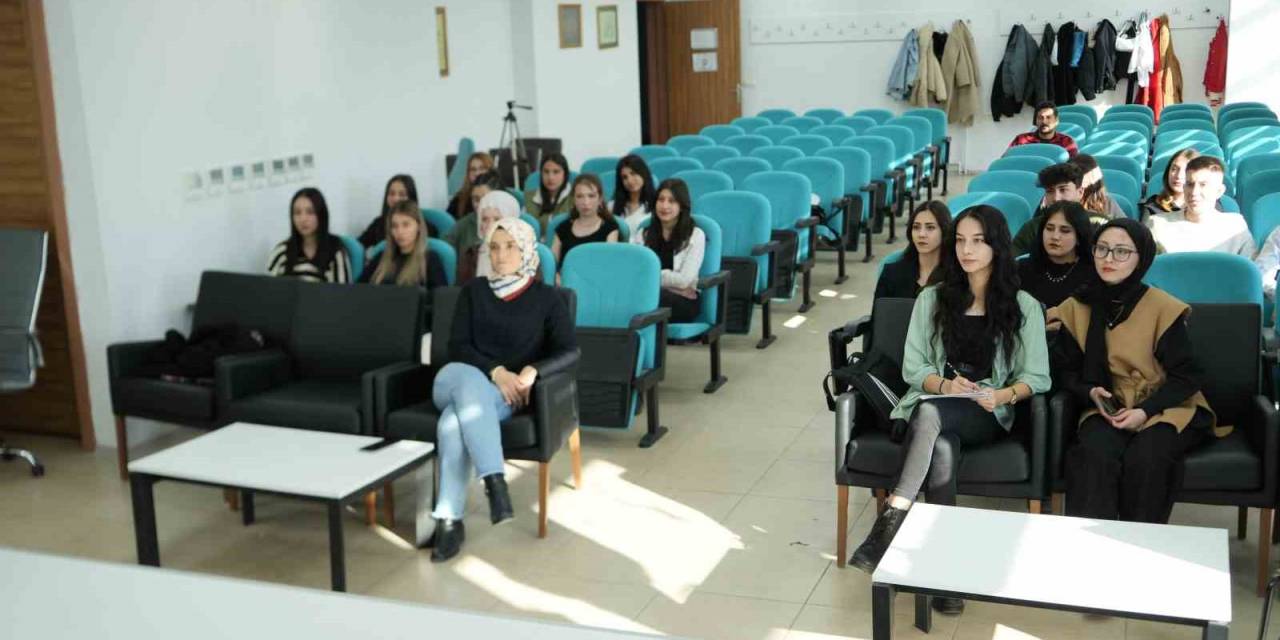 Niğde’de 7-24 Açık Gençlik Merkezi Gençlerin Yoğun İlgisini Görüyor