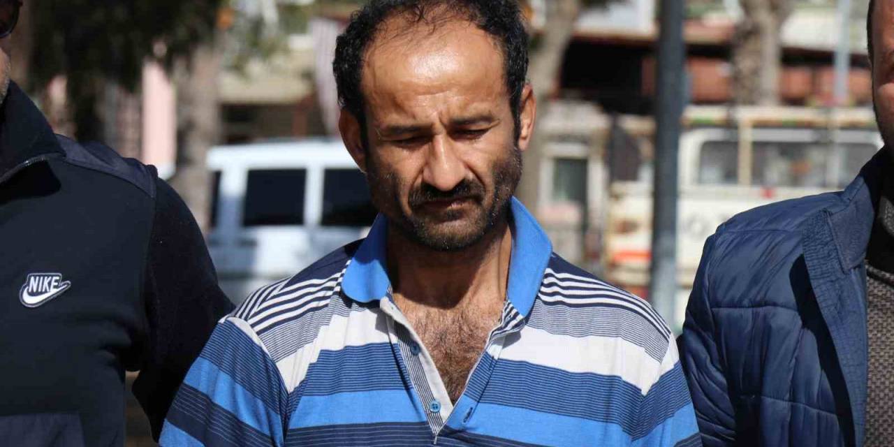 Çocuklarının Gözünün Önünde Annelerini Bıçakla Öldürdü