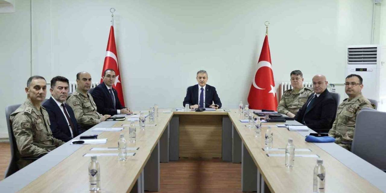 Mardin Valisi Akkoyun, Midyat’ta Asayiş Ve Güvenlik Toplantısına Katıldı