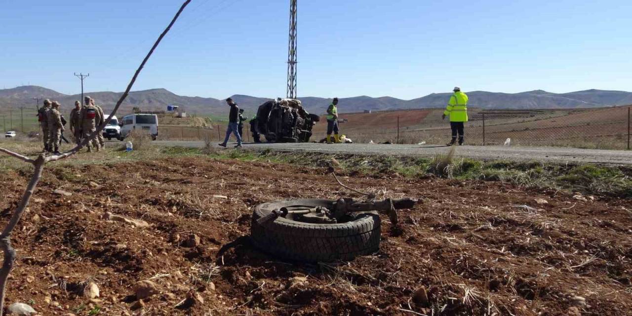 Hurdaya Dönen Minibüste Ağır Yaralanan Genç Hayatını Kaybetti