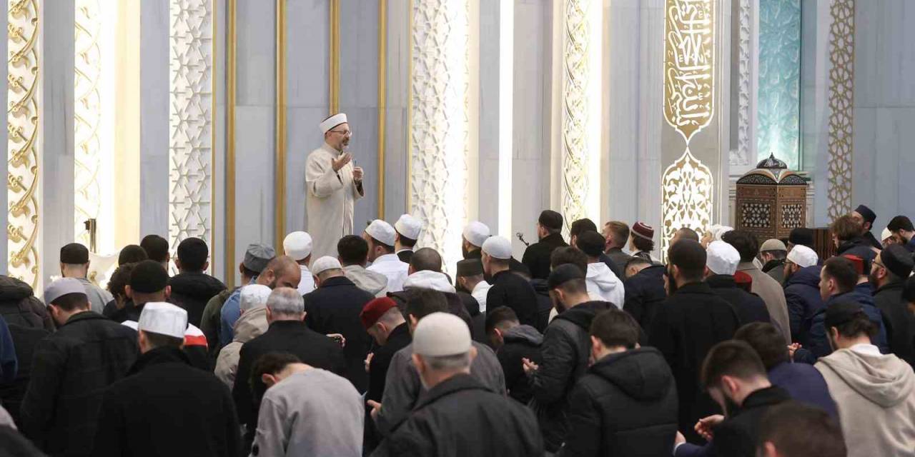 Diyanet İşleri Başkanı Erbaş Sabah Namazında Öğrencilerle Buluştu