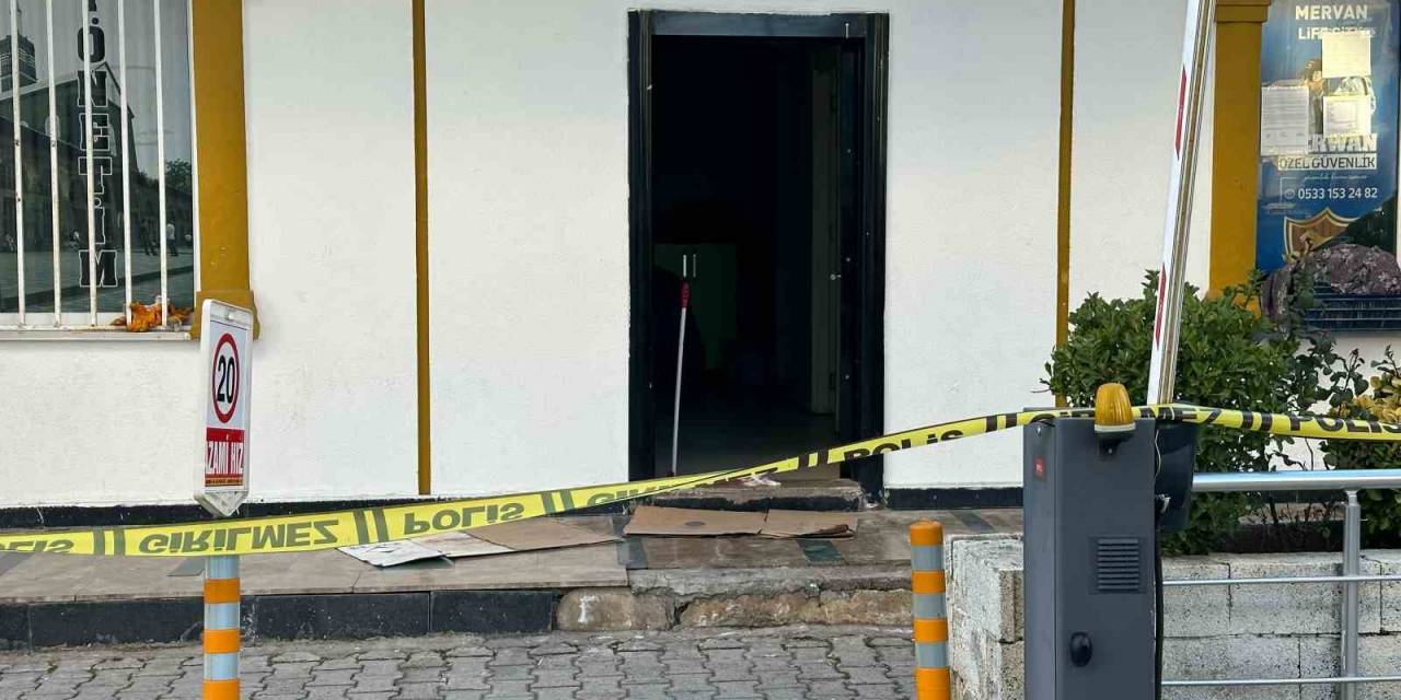 Eski Sevgilisine Ateş Etmeye Çalışan Şahıs Kendini Vurdu