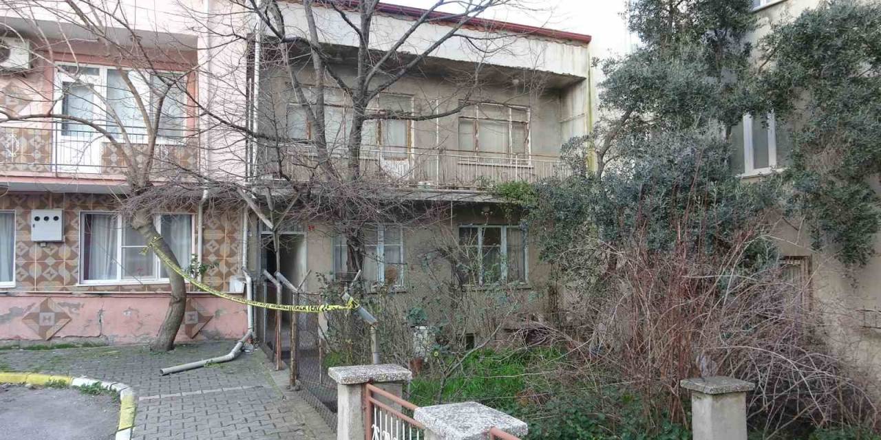 Balıkesir’de Anne Ve Oğlu Evinde Ölü Bulundu
