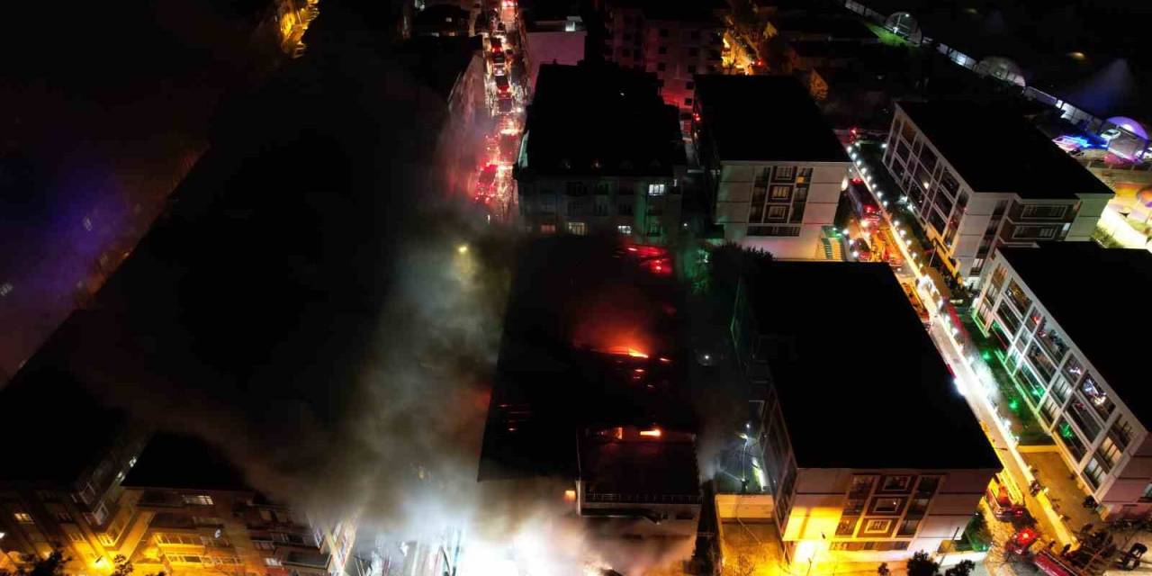 Avcılar’da Elyaf İmalathanesinde Korkutan Yangın: Söndürme Çalışmaları Sürüyor