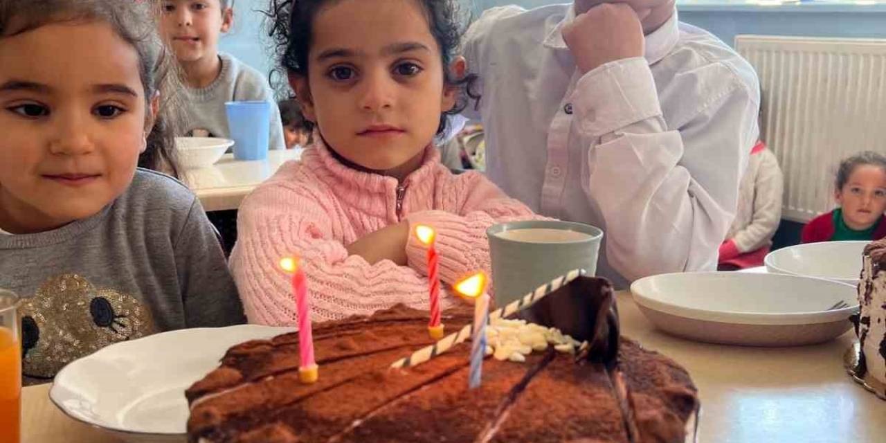 Tutak’ta 25 Öğrenciye Doğum Günü Sürprizi