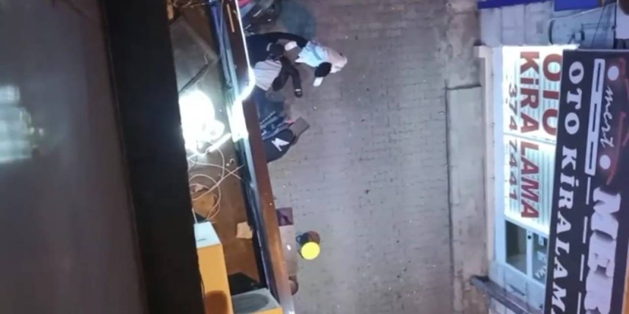 Motosiklet Devrilince Düştüler, Patlayan Tabancası Kuzenini Canından Etti