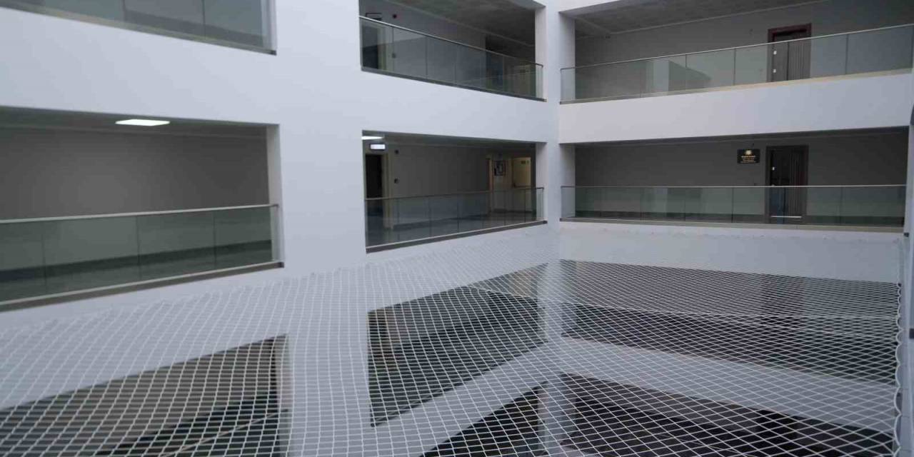 Niğde’de İş Merkezindeki Güvenlik Ağı Hayat Kurtardı