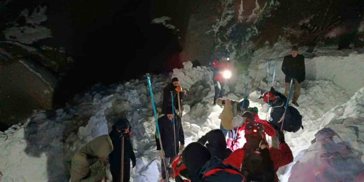 Bingöl’de Çığ Düştü: Çığ Altında Kaldığı Düşünülen 1 Kişi Aranıyor