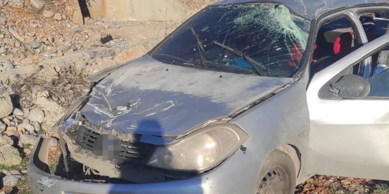 Otomobil Şarampole Uçtu: 4 Yaralı