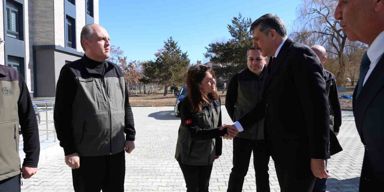 Vali Çiftçi’den Palandöken’de Ağaçlandırma Hassasiyeti