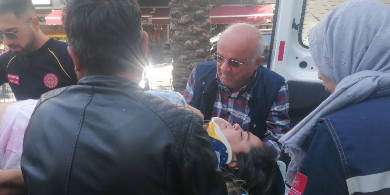 Yayalara Yol Vermek İçin Duran Otomobile Motosiklet Çarptı: 1 Yaralı